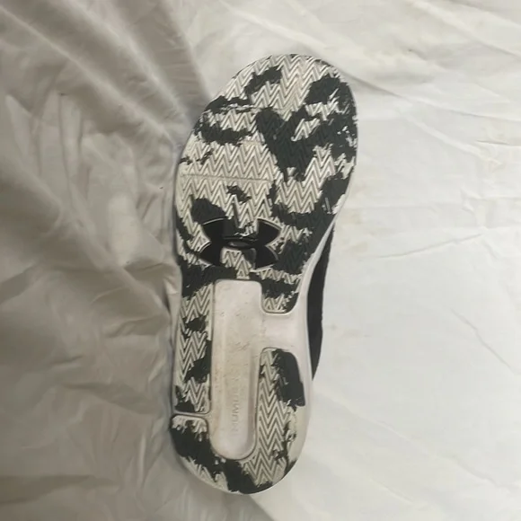 Black basketball shoes - Picture 8 of 9